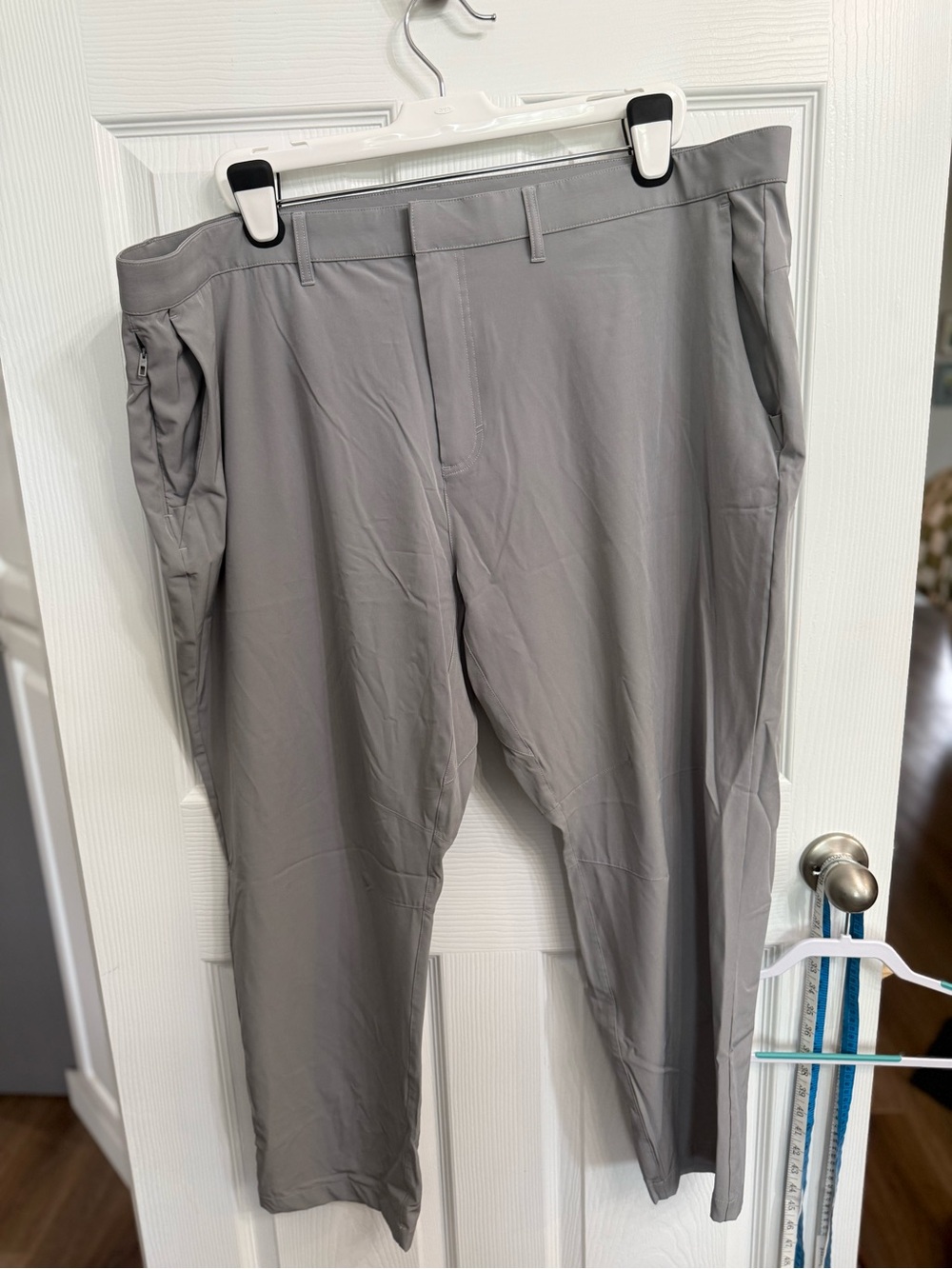 Fabletics Men’s Gray Tech Pants 44x30 Athletic Stretch Travel Golf Casual